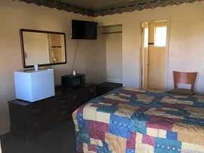 Travelers Motel - Image 1