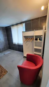 La ptite adresse Love Room 150 M2 Piscine Interieure chauffe Privee & Spa Privee Parking Gratuit - Image 4