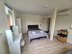 Zaan Corner Hotel - Image 4