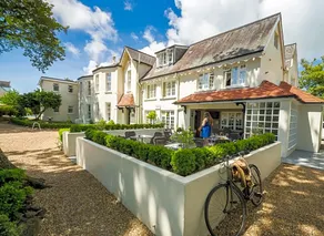 Les Douvres Hotel - Image 2