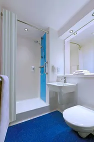 Travelodge Doncaster - Image 4