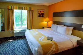 Onyx Suites Wolfchase - Image 5