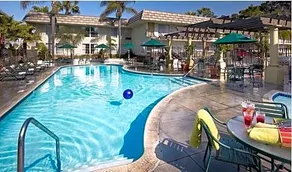 Comfort Inn & Suites - Image 2
