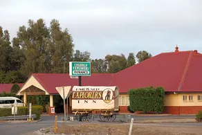 Emerald Explorers Inn - Image 3