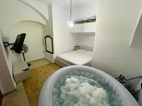 Zimmer In Old City - Image 5