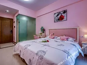 March Liu Theme Apartment - Image 4