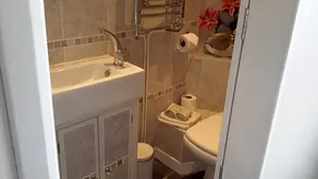 Keresen Bed & Breakfast - Image 3