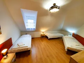 Retro Hotel - Image 4