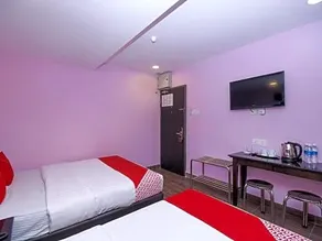 Oyo 89775 98inn Near Hospital Miri - Image 2