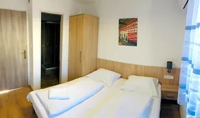 Retro Hotel - Image 2