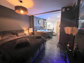 luxury Room - Image 3