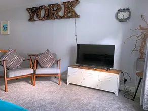 Stay In The Heart Of York At The Hampden - Free Parking - York Holiday Home - Image 3