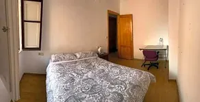 Private room with shared bathroom - Image 1