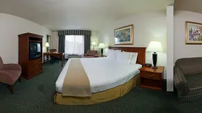 HOLIDAY INN EXPRESS & SUITES - Image 2