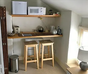 Large guest room in stylish Georgian town house - Image 4