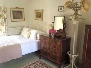 Hound House Bed & Breakfast - Image 3