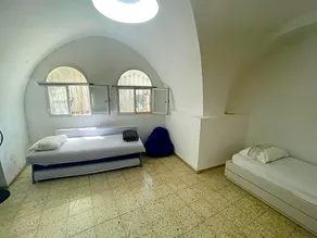 Zimmer In Old City - Image 2