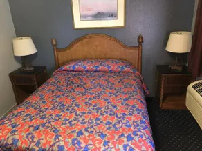 Vince's Motel - Image 2