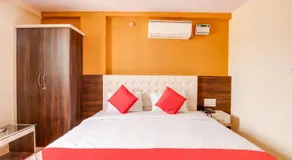 Sai Luxuria by OYO Rooms - Image 3