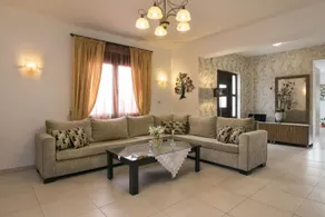 Villa Laga with Pool, 300m to Taverns, Childrens Area, BBQ! - Image 3