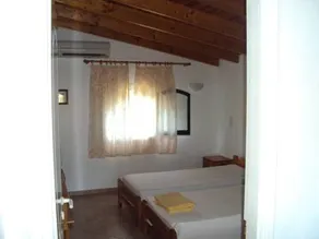 Jenny's Studios & Apartments - Image 4