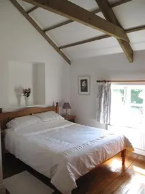 Rosewyn Farmhouse - Image 5
