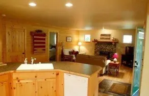 95gs - Hot Tub - Wifi - Pets Ok - Sleeps 4 2 Bedroom Home by RedAwning - Image 3