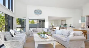 Beach 'Shac' on Parkway - Image 4