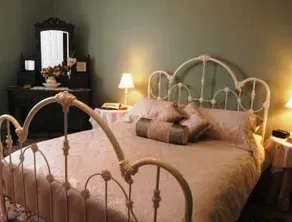 Mrs Curries Bed & Breakfast - Image 2