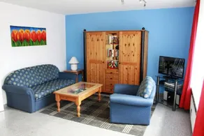 Apartment with terrace - Image 3