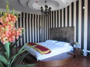 Kunming Bo Ya Apartment - Image 5
