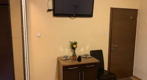 451 Rooms - Image 2