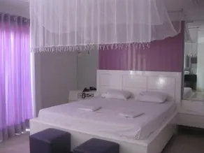 Plaza Motel - Image 4