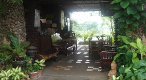 Sam's River Raft House - Image 2