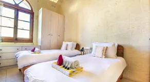 The Grand Authentic House with Private Pool - Image 4