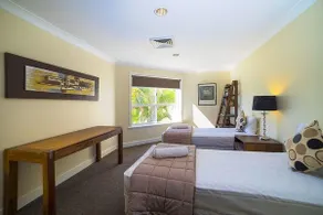 Holiday Home Sanctuary Cove Blue - Image 4