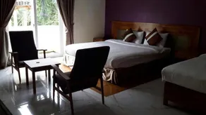 Hotel 9 Mile - Image 5