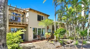 Resort Style - The Oasis Resort Villa 7, 2 Landsborough Pde - Image 4