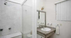 7BR EXCLUSIVA casa en Las Brisas con ALBERCA - Image 2