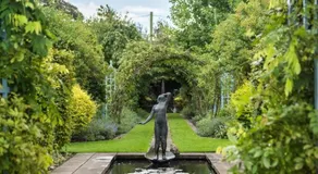 Unique cosy cottage with stunning gardens - Image 3