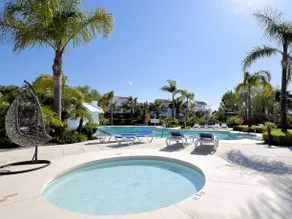 Luxurious Apartment in Estepona with Swimming Pool - Image 2