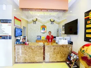 Super 8 Hotel - Image 5