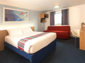 Travelodge Doncaster Lakeside - Image 3
