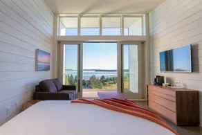 Quarterdeck Beachside Villas & Grill - Image 1
