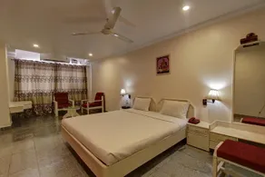 SPOT ON 33415 Hotel Oriental Towers - Image 4