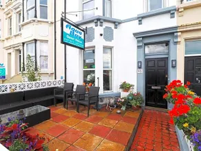 Aqua Bay Guest House - Image 5