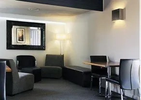 Yangyang Holiday Jiulongh Lake Health Care Hotel - Ningbo - Image 2
