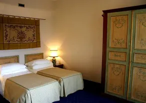 Hotel Romana Residence - Image 4