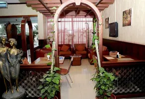 California Suites Hotel - Image 2