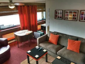 City Centre Riverside Apartment with private parking - Image 3